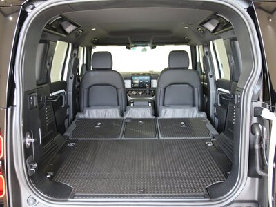 LAND ROVER DEFENDER - 10