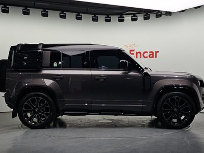 LAND ROVER DEFENDER - 7