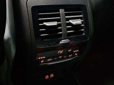 2025 BMW X4 thumbnail 30