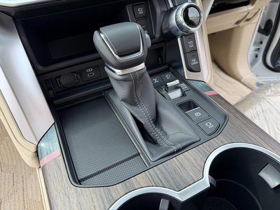 2026 Toyota LAND CRUISER 300 — миниатюра 30