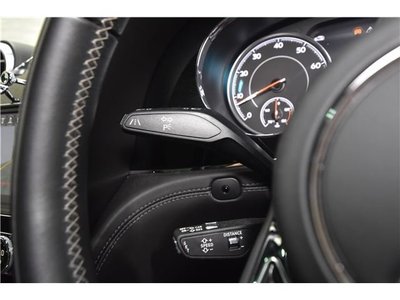 2018 Bentley BENTAYGA photo 8