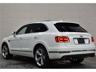 2018 Bentley BENTAYGA photo 2