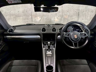 PORSCHE 718 CAYMAN - 4