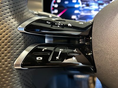 2025 Mercedes-BENZ GLC — миниатюра 13