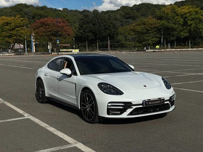 PORSCHE PANAMERA