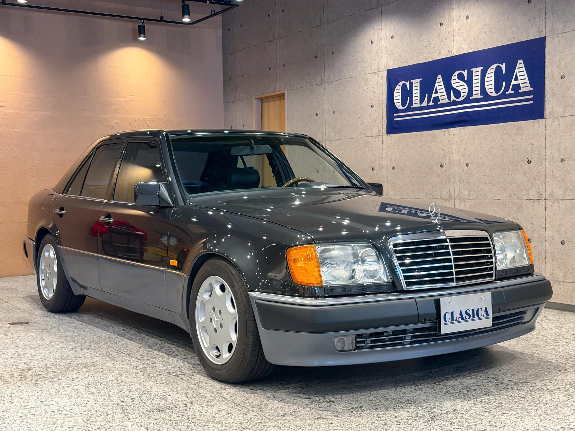 MERCEDES-BENZ MEDIUM-CLASS - View 1