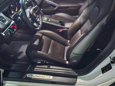 صورة 10 لـ 2015 Porsche CAYMAN