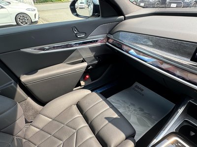 صورة مصغرة 34 لـ 2025 BMW I7