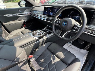 صورة مصغرة 40 لـ 2025 BMW I7