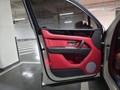 BENTLEY BENTAYGA - 4