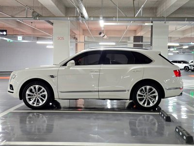BENTLEY BENTAYGA - 2