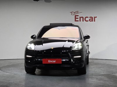 PORSCHE MACAN - 2