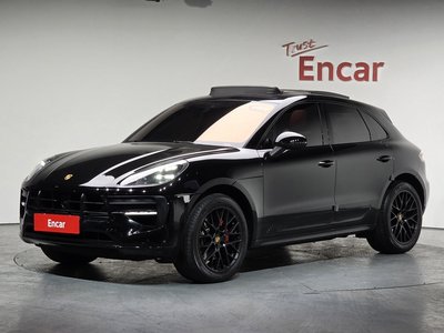 PORSCHE MACAN - 1