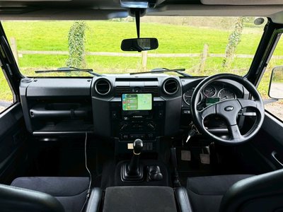 LAND ROVER DEFENDER - 10