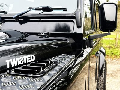 LAND ROVER DEFENDER - 9