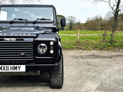 LAND ROVER DEFENDER - 7