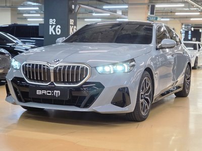 2024 BMW 5 SERIES photo 1