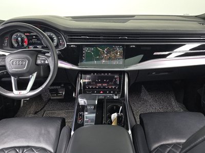 AUDI Q8 - 5