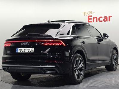 AUDI Q8 - 4