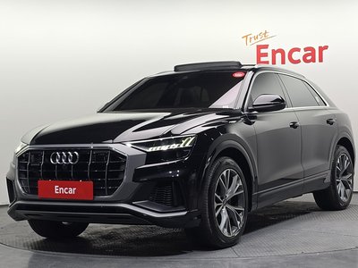 AUDI Q8 - 1