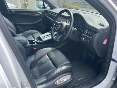 PORSCHE MACAN - 8