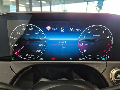 MERCEDES-BENZ E-CLASS - 8