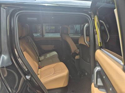 LAND ROVER DEFENDER - 5