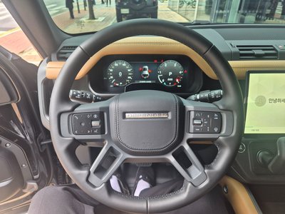 LAND ROVER DEFENDER - 8
