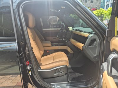 LAND ROVER DEFENDER - 7
