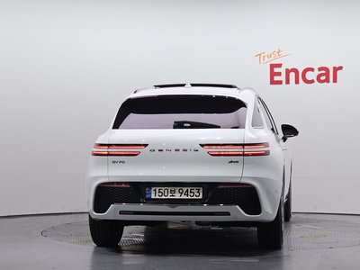 صورة 3 لـ 2022 Genesis GV70