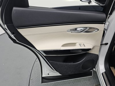 2022 Genesis GV70 — миниатюра 15