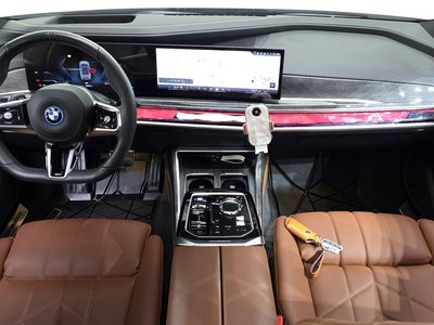 BMW I7 - 5