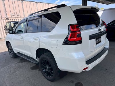 TOYOTA LAND CRUISER PRADO - 10