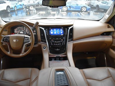 CADILLAC ESCALADE - 7