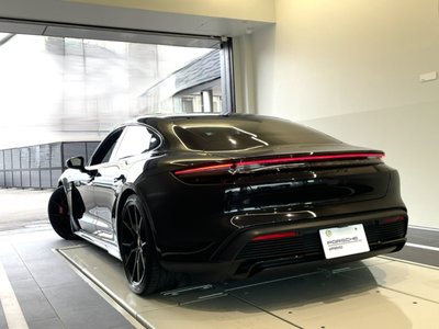 2023 Porsche TAYCAN photo 7