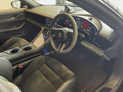 2023 Porsche TAYCAN — миниатюра 12