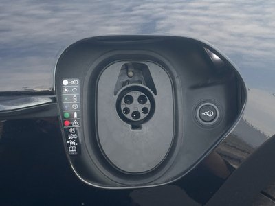 2023 Porsche TAYCAN photo 10