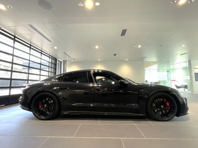 2023 Porsche TAYCAN photo 2