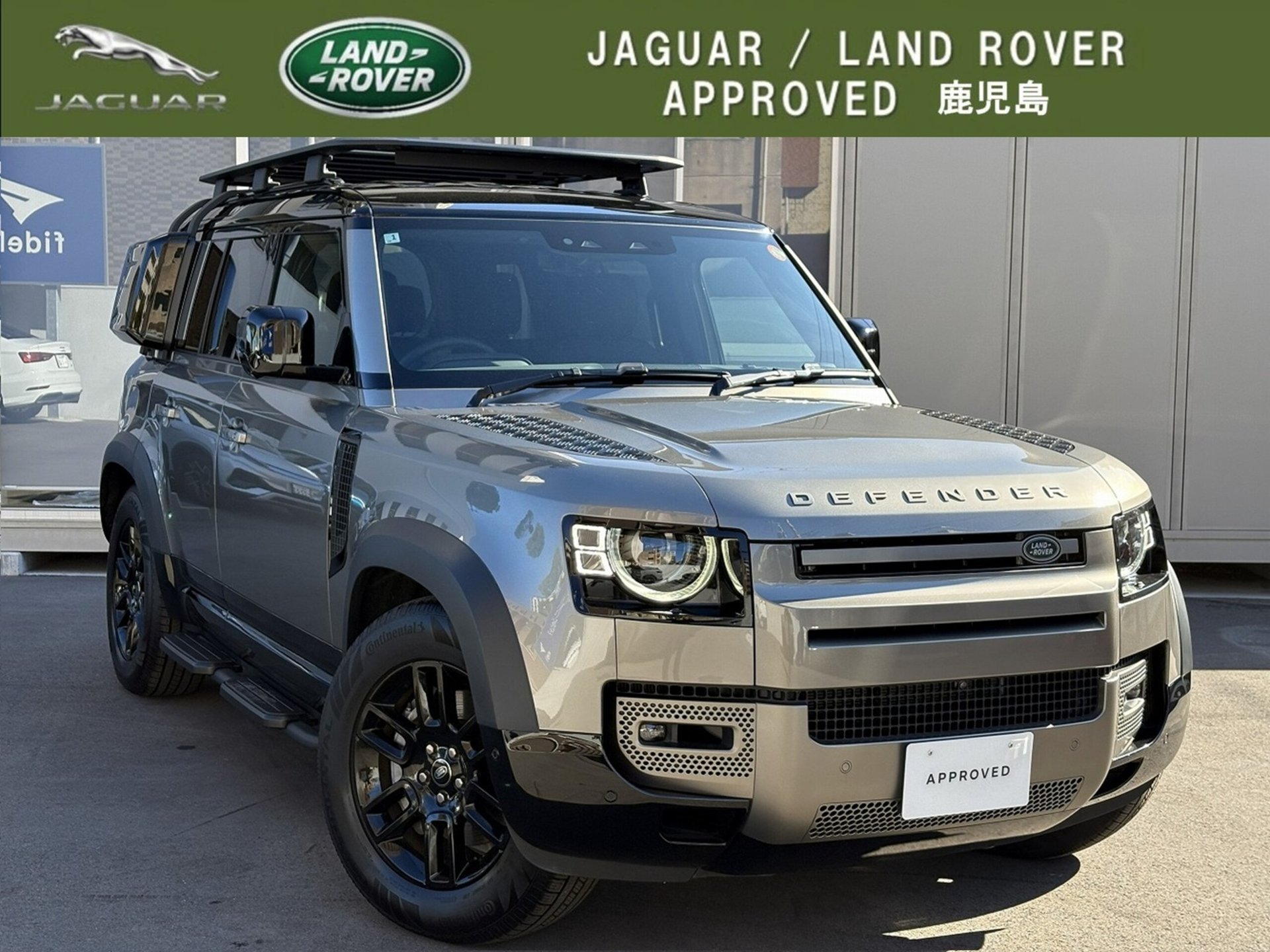 LAND ROVER DEFENDER - View 1