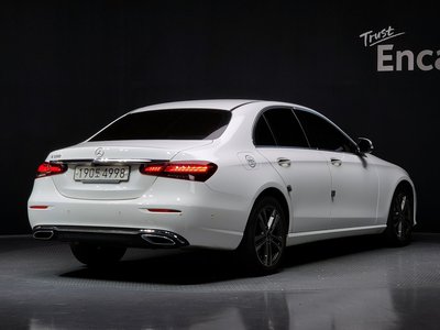2021 Mercedes-BENZ E-CLASS photo 4
