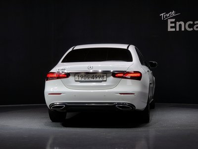 2021 Mercedes-BENZ E-CLASS photo 3