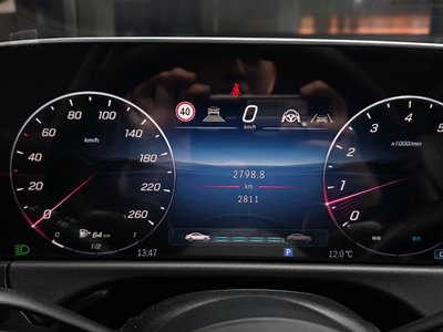 MERCEDES-BENZ E-CLASS - 8