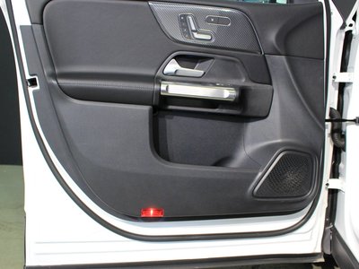 2025 Mercedes-BENZ GLB 缩略图 39