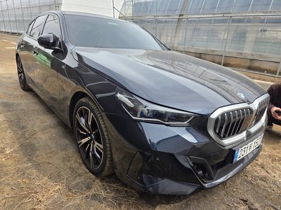 BMW 5 SERIES - 2