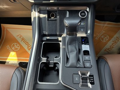 2025 Lexus GX — миниатюра 13
