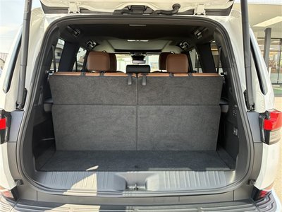 صورة 27 لـ 2025 Lexus GX