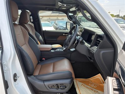 صورة 21 لـ 2025 Lexus GX