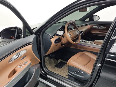 2023 Genesis GV70 — миниатюра 11
