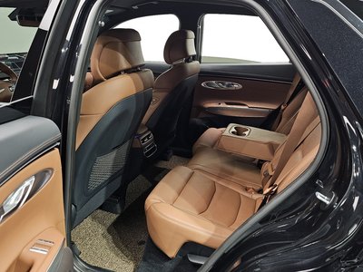 2023 Genesis GV70 — миниатюра 17
