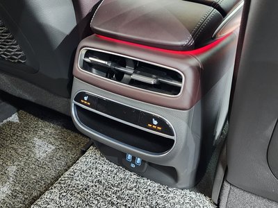 2021 Genesis GV70 — миниатюра 18